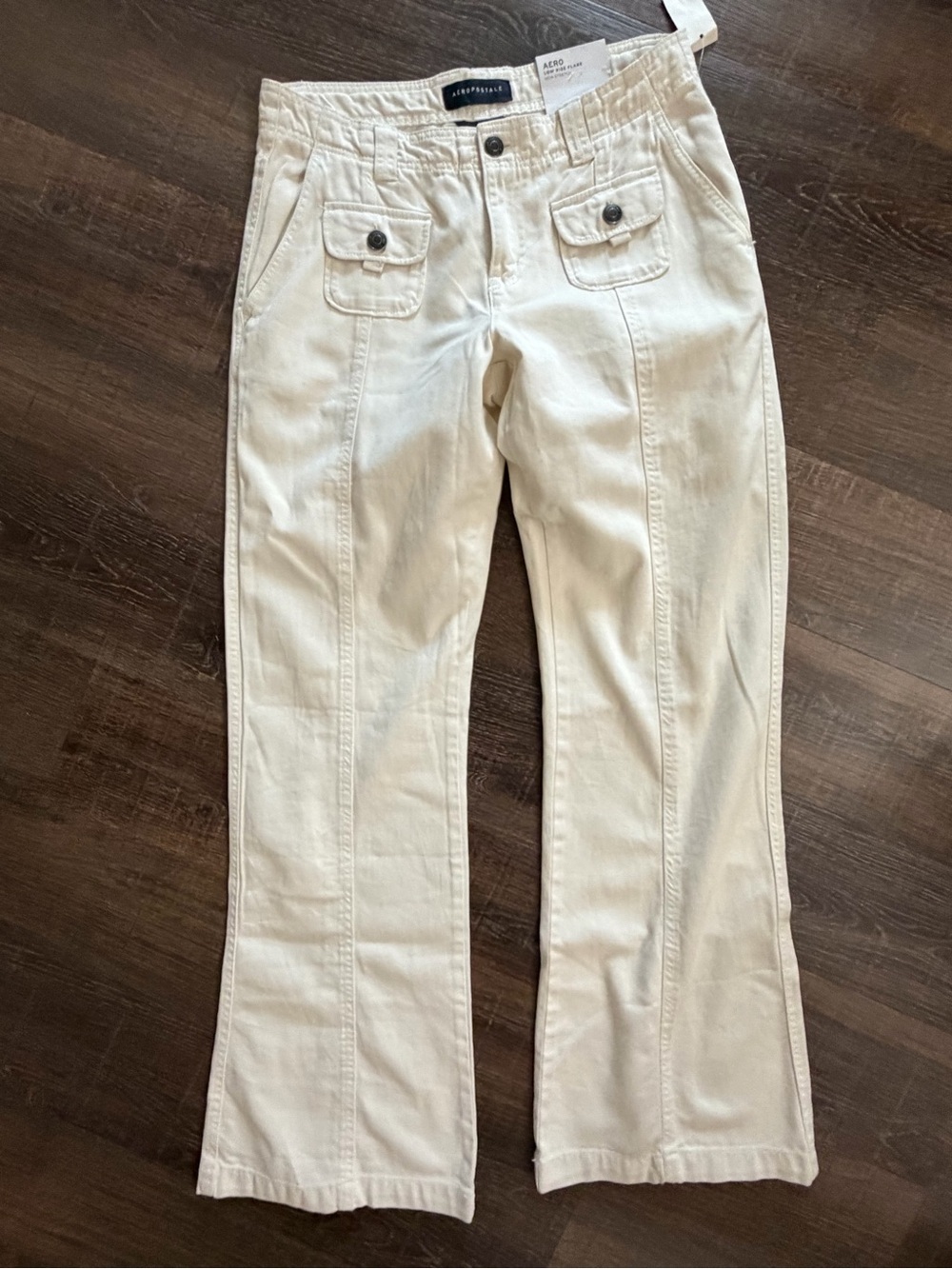 NWT Aeropostale women’s Off-White Low Rise Flare pocket Jeans Sz 6
